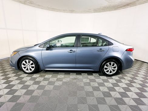 Used 2025 Toyota Corolla LE image 6