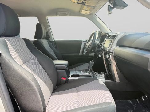Used 2020 Toyota 4Runner SR5 AWD/4WD image 35