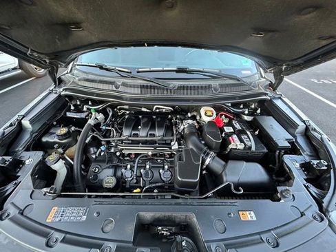 Used 2019 Ford Explorer XLT image 15