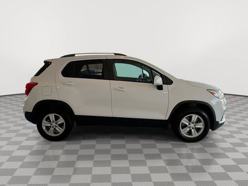 Certified 2022 Chevrolet Trax LT w/ LT Convenience Package image 12