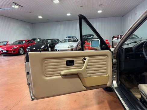 Used 1990 BMW 325i Convertible image 18