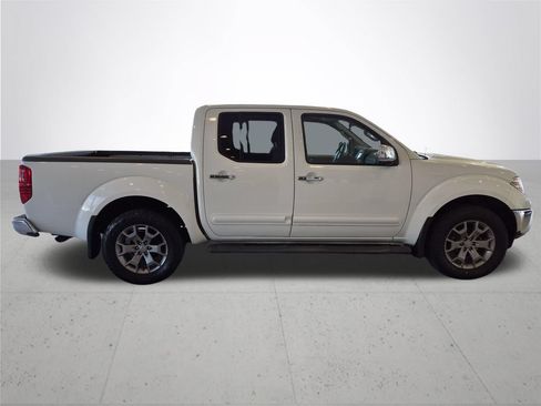 Used 2014 Nissan Frontier SL AWD/4WD image 6