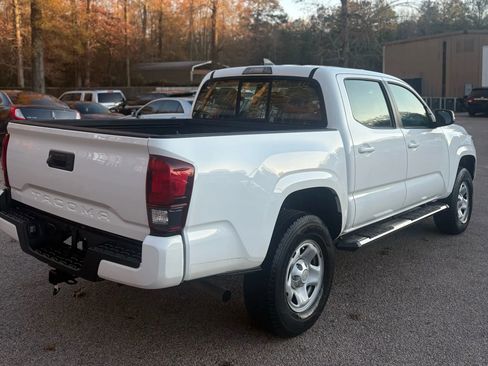 Used 2018 Toyota Tacoma SR image 7