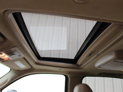 Used 2013 Cadillac Escalade ESV Premium image 17