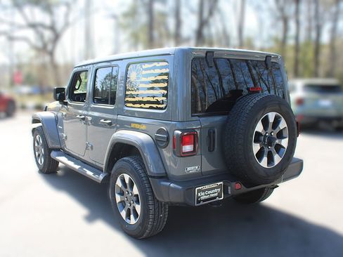 Used 2022 Jeep Wrangler Unlimited Sahara w/ Cold Weather Group image 7