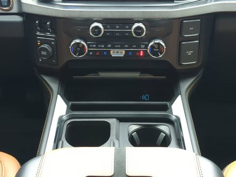 Used 2024 Ford F250 Platinum image 17