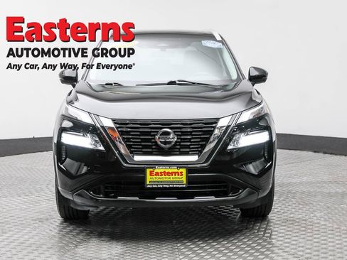 Used 2021 Nissan Rogue SV w/ Premium Package image 2