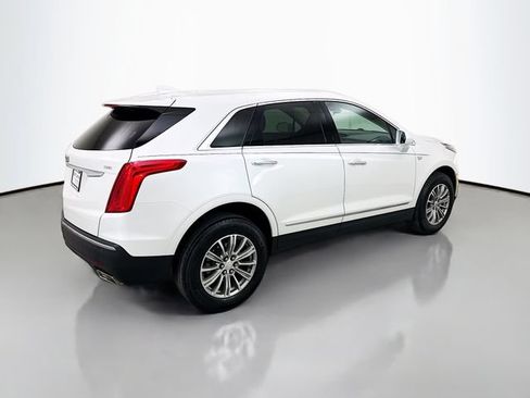 Used 2018 Cadillac XT5 Luxury w/ Driver Awareness Package FWD image 7