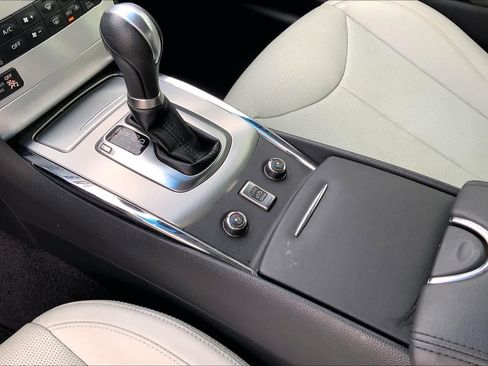 Used 2013 INFINITI G37 Convertible w/ Premium Pkg RWD image 17
