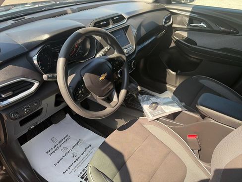 Used 2023 Chevrolet TrailBlazer LT FWD image 11