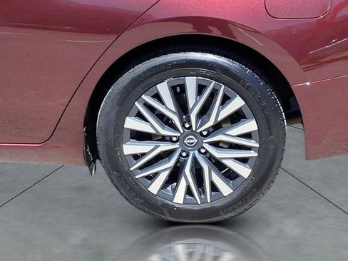 Used 2024 Nissan Altima 2.5 SV FWD image 4
