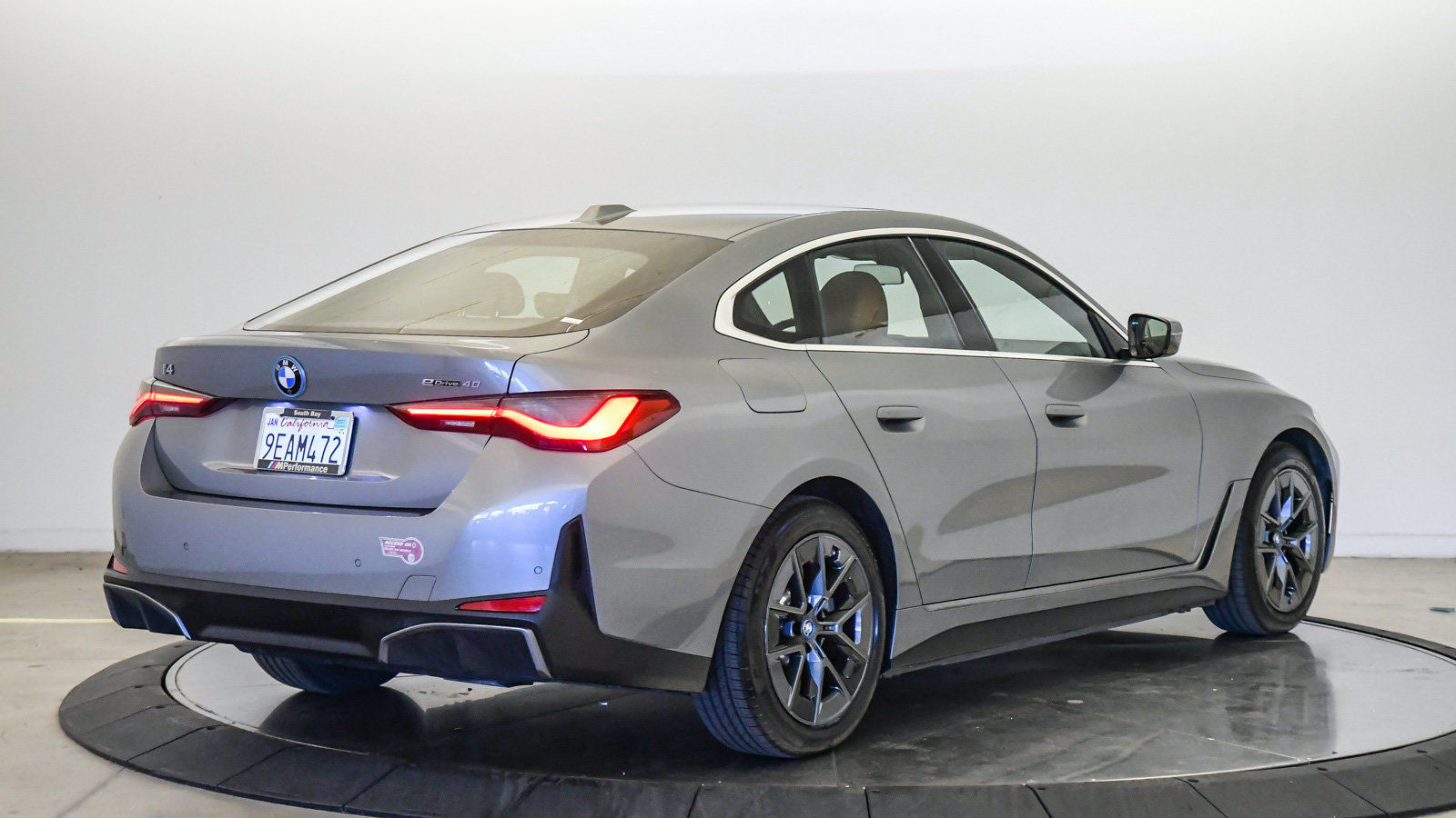 Used 2023 BMW i4 eDrive40 w/ Premium Package RWD image 5
