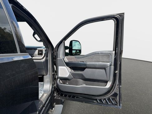Used 2025 Ford F250 Platinum image 23