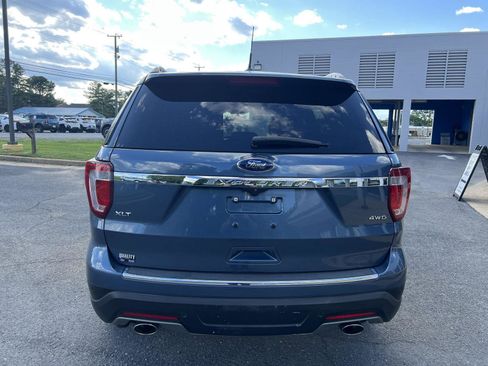 Used 2018 Ford Explorer XLT w/ Equipment Group 202A AWD/4WD image 4