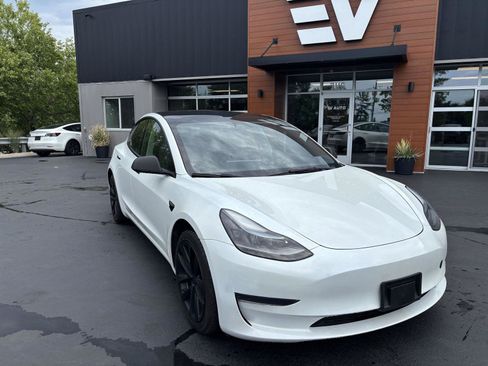 Used 2023 Tesla Model 3 Standard Range RWD image 3