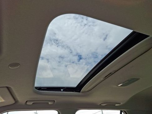 Certified 2025 Hyundai Venue SEL FWD image 21