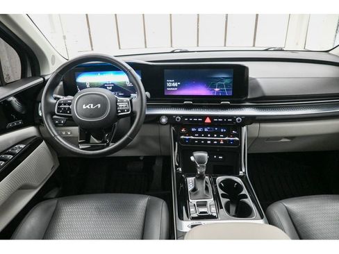 Used 2022 Kia Carnival SX Prestige image 29