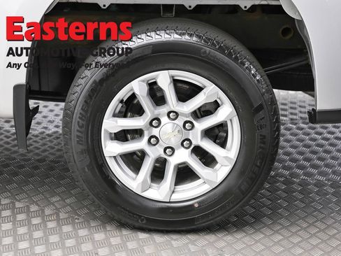 Used 2022 Chevrolet Silverado 1500 LT AWD/4WD image 8