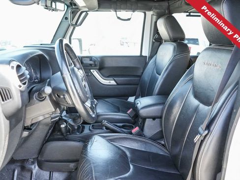 Used 2017 Jeep Wrangler Unlimited Sahara w/ Connectivity Group AWD/4WD image 14