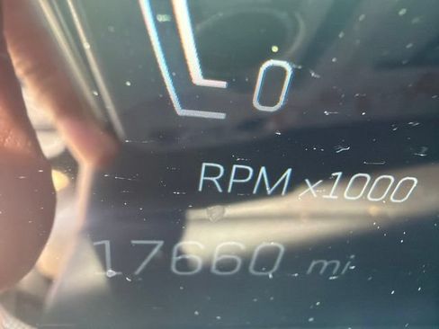 Used 2024 Cadillac XT4 Luxury w/ Cold Weather Package FWD image 5