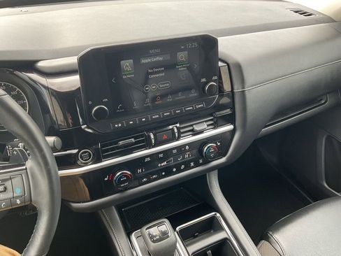 Used 2023 Nissan Pathfinder SL AWD/4WD image 13