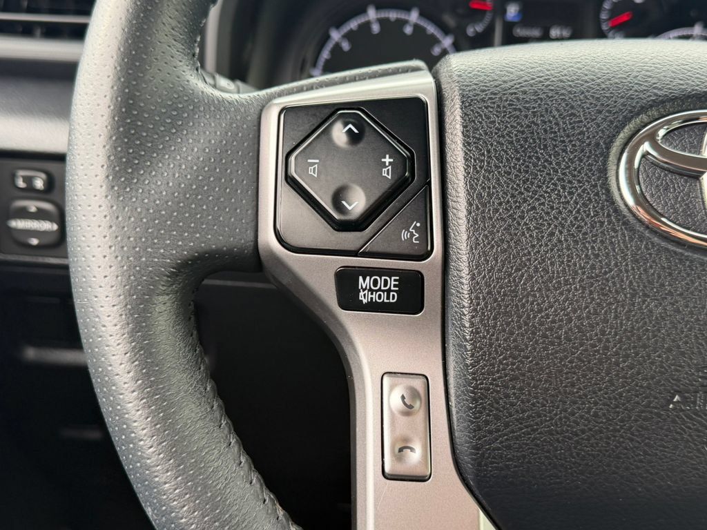 Used 2024 Toyota 4Runner SR5 AWD/4WD image 32