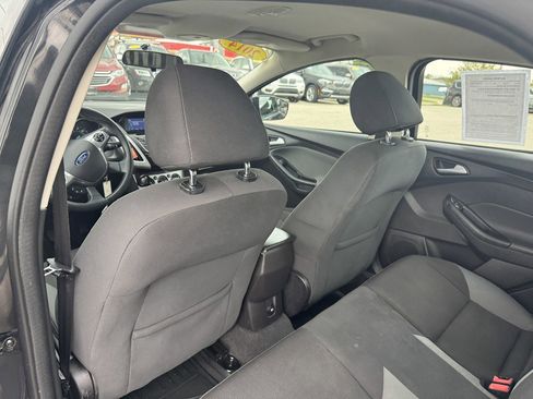 Used 2014 Ford Focus SE w/ SE Winter Package FWD image 18