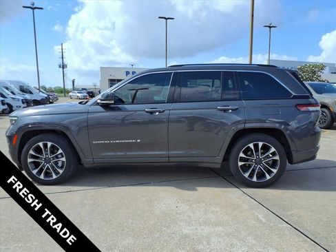 Used 2022 Jeep Grand Cherokee Overland w/ Luxury Tech Group IV image 3