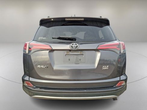 Used 2018 Toyota RAV4 XLE image 7