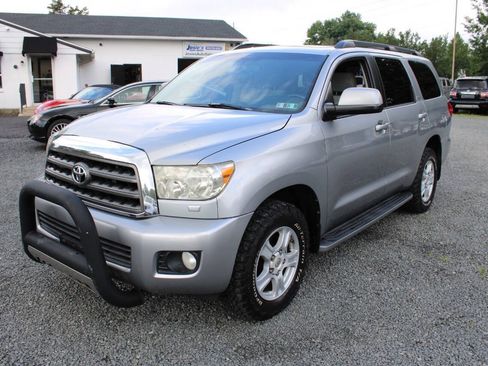 Used 2010 Toyota Sequoia SR5 AWD/4WD image 2