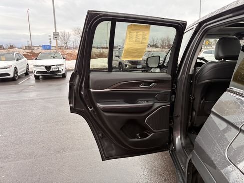 Used 2023 Jeep Grand Cherokee 4WD 4xe image 30