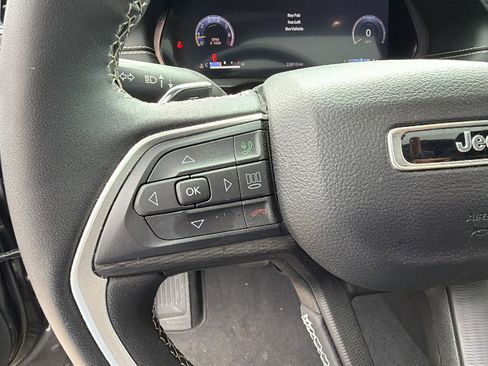 Used 2023 Jeep Grand Cherokee L Laredo AWD/4WD image 31