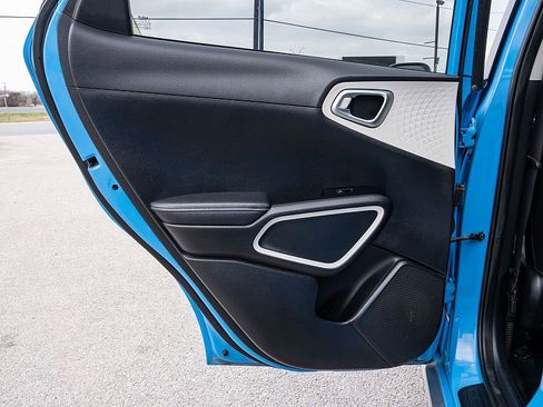 Used 2023 Kia Soul GT-Line image 11