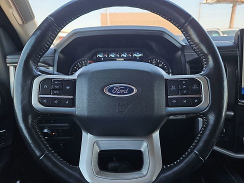 Used 2022 Ford Expedition XLT image 25