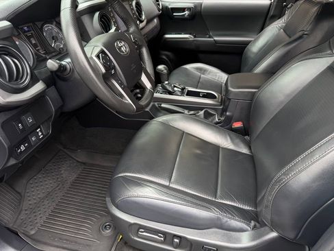 Used 2021 Toyota Tacoma TRD Off-Road w/ TRD Premium Off Road Package AWD/4WD image 21