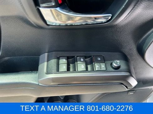 Used 2018 Toyota Tacoma TRD Sport AWD/4WD image 17