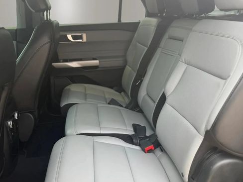 Used 2021 Ford Explorer XLT w/ Equipment Group 202A AWD/4WD image 18
