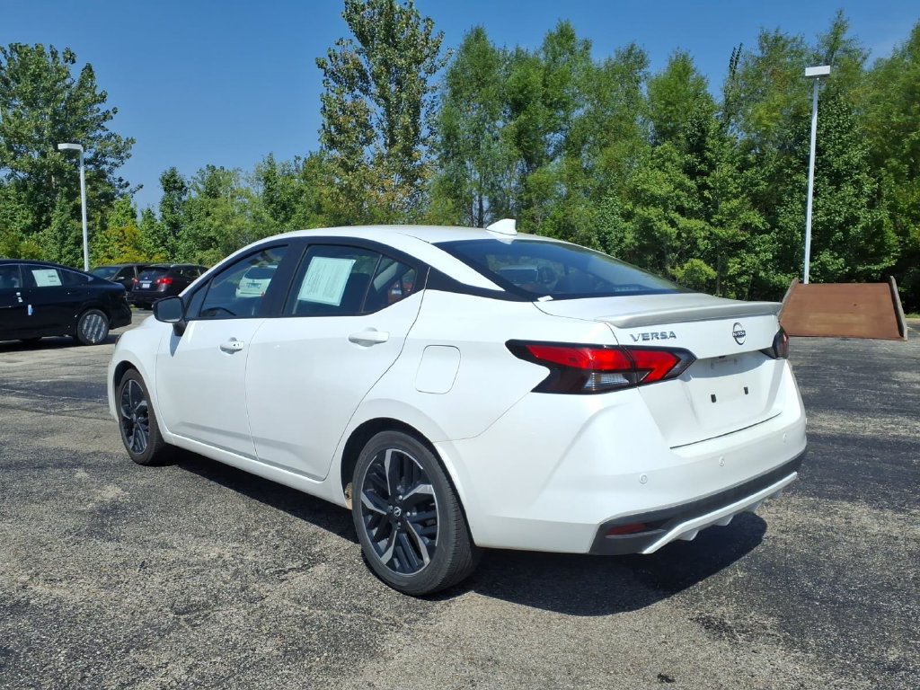 Used 2024 Nissan Versa SR FWD image 7
