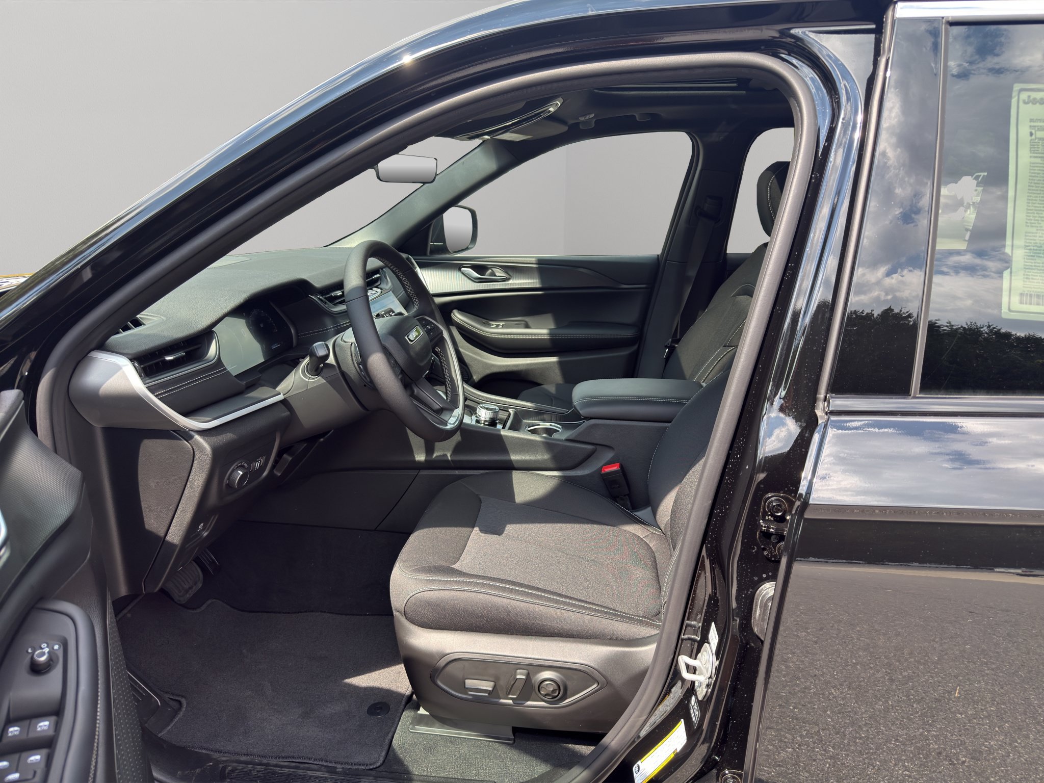 New 2027 Jeep Grand Cherokee Laredo X RWD image 3