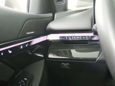 Used 2024 BMW 540i xDrive 540i xDrive image 21