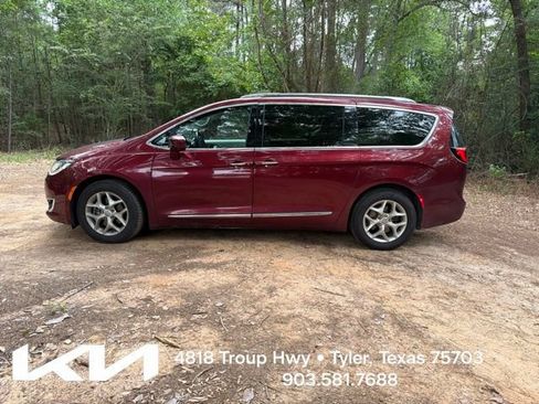Used 2020 Chrysler Pacifica Touring-L Plus w/ Tire & Wheel Group FWD image 6