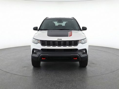 Used 2025 Jeep Compass Trailhawk AWD/4WD image 2