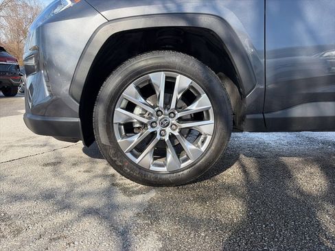 Used 2021 Toyota RAV4 XLE Premium image 32