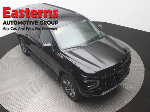 Used 2025 Chevrolet Suburban Z71 AWD/4WD image 3