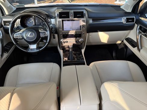Used 2021 Lexus GX 460 Luxury w/ Sport Design Package AWD/4WD image 33
