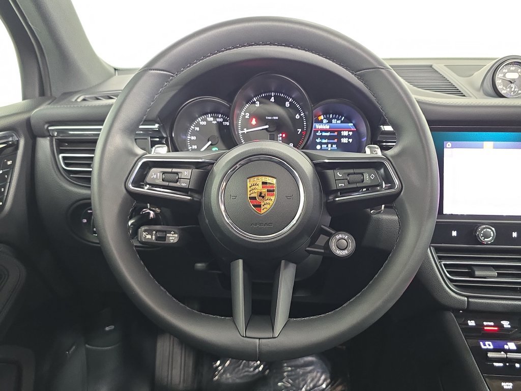 Certified 2026 Porsche Macan AWD/4WD image 14