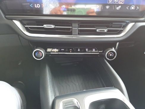 New 2026 Chevrolet Equinox EV LT image 33