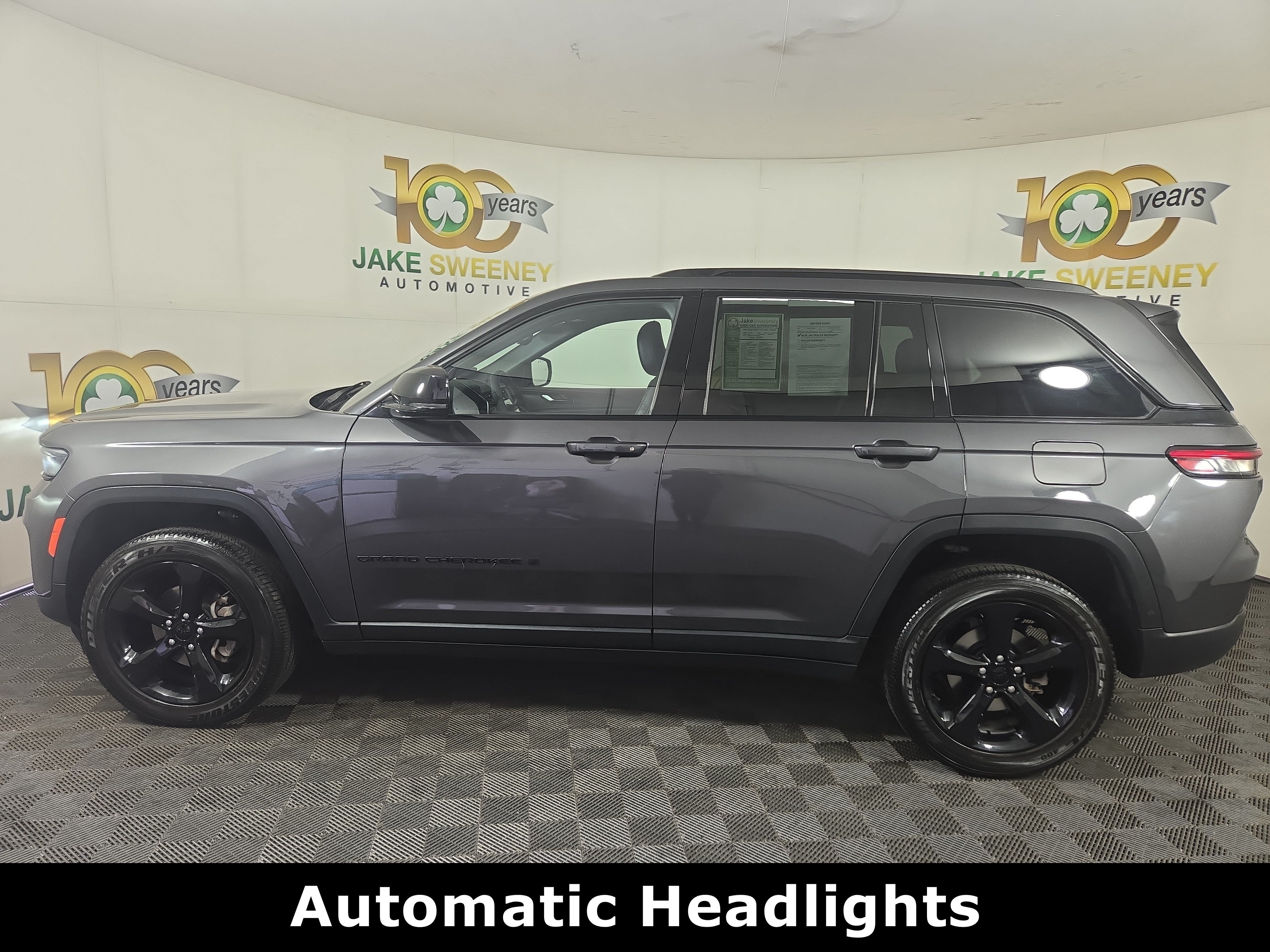 Used 2023 Jeep Grand Cherokee Altitude AWD/4WD image 4