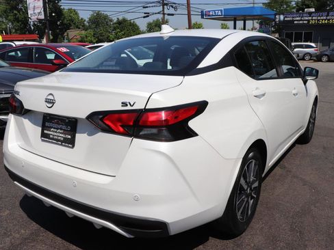 Used 2024 Nissan Versa SV FWD image 5