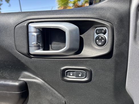 Used 2020 Jeep Wrangler Unlimited Rubicon AWD/4WD image 19